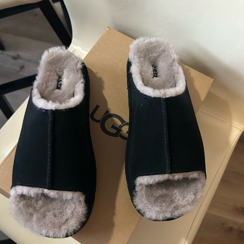 UGG Women's Black Open-Toe Slippers brand new NEW IN BOX